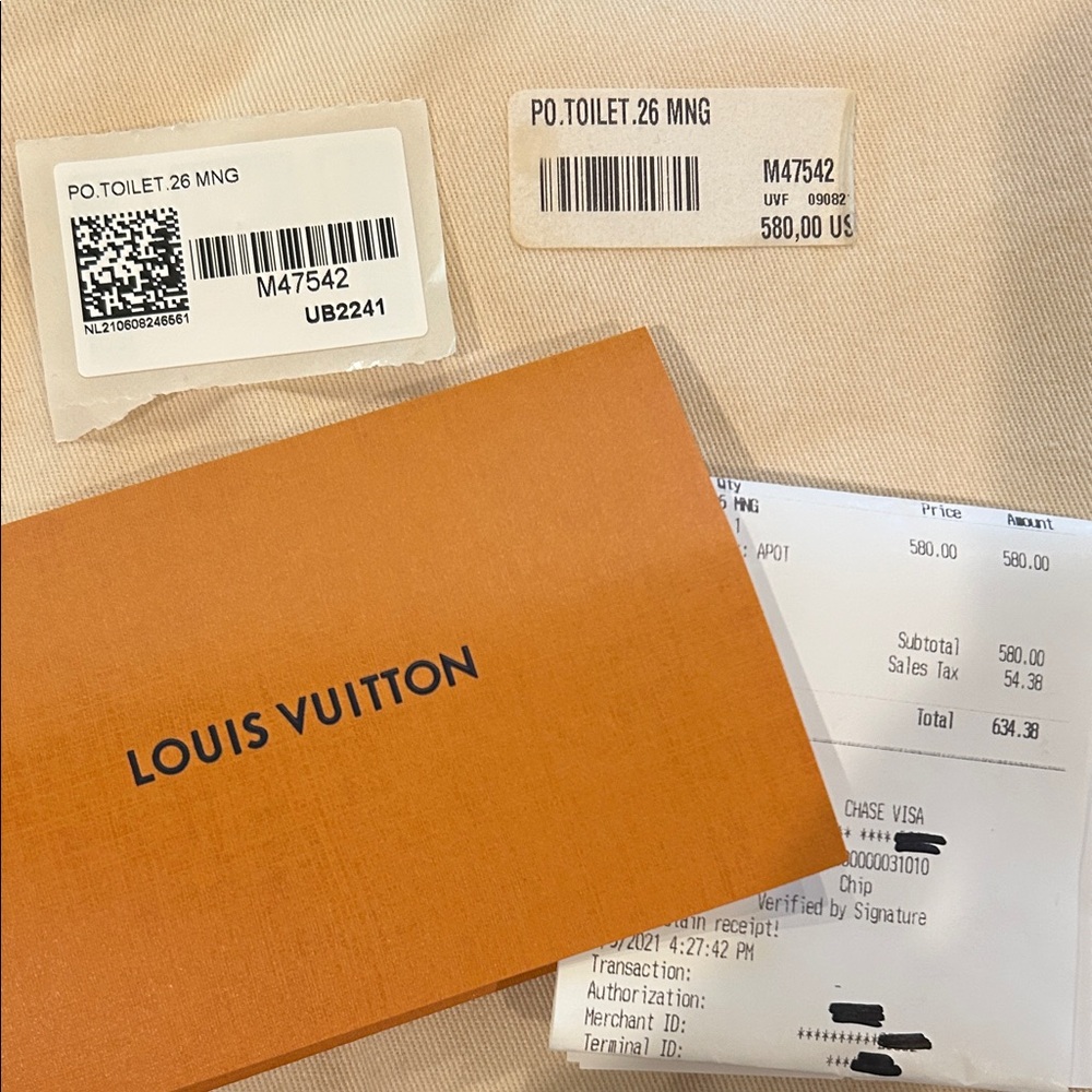 Louis Vuitton Discontinued NEW Poche Toilet 26 
Toiletry Bag Monogram - Picture 2 of 7